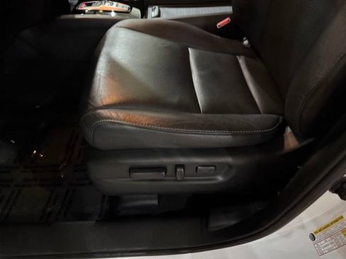 Used 2021 Honda Pilot Touring image 12