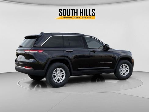 New 2025 Jeep Grand Cherokee Laredo AWD/4WD image 4