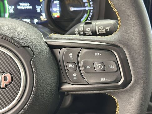 Used 2024 Jeep Wrangler Unlimited w/ Convenience Group AWD/4WD image 18