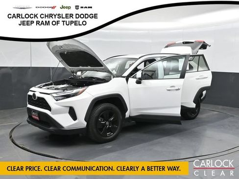Used 2024 Toyota RAV4 XLE FWD image 54