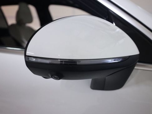 Used 2024 Mercedes-Benz GLC 300 4MATIC image 64