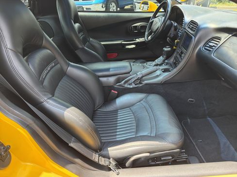 Used 2000 Chevrolet Corvette Coupe w/ Roof Pkg RWD image 13