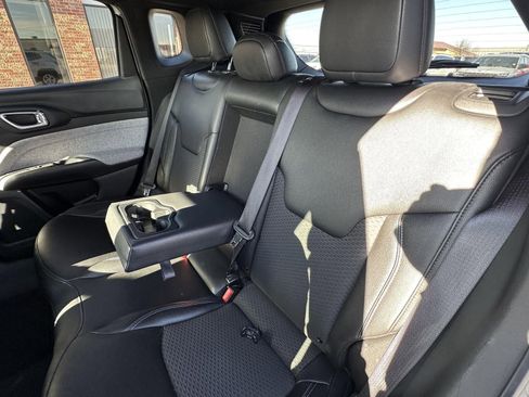 Used 2024 Jeep Compass Latitude image 34