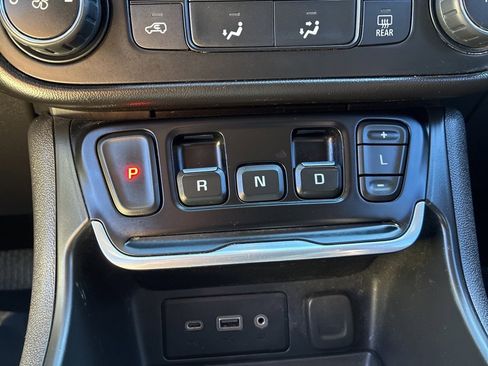 Used 2020 GMC Terrain SLE w/ Elevation Edition image 18