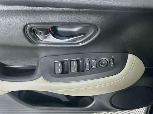 Used 2025 Honda HR-V LX image 15