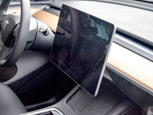 Used 2023 Tesla Model Y AWD image 19