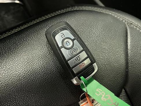 Used 2023 Ford Explorer Limited AWD/4WD image 29