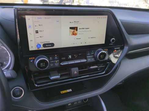 Used 2024 Toyota Highlander XSE image 12