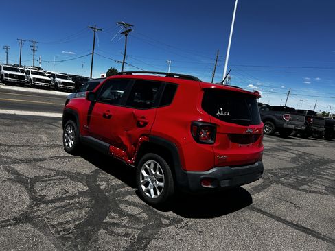 Used 2016 Jeep Renegade Latitude AWD/4WD image 3