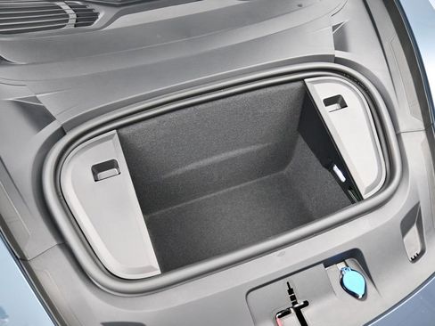 New 2025 Porsche Taycan image 34