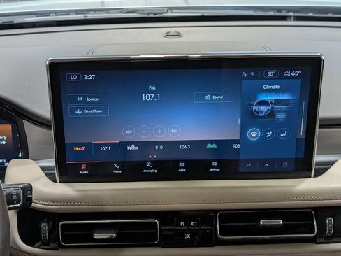 Used 2022 Lincoln Nautilus Standard image 17