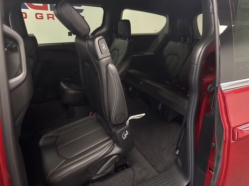 New 2026 Chrysler Pacifica Select image 29