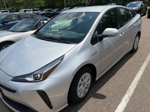Used 2022 Toyota Prius LE FWD image 3