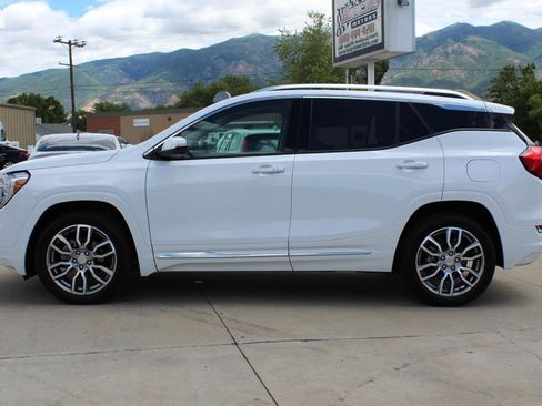 Used 2024 GMC Terrain Denali w/ Denali Premium Package AWD/4WD image 40