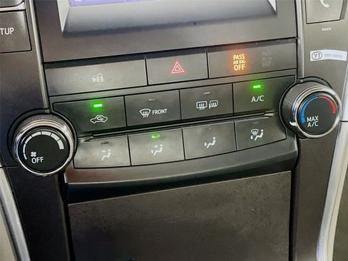 Used 2017 Toyota Camry LE FWD image 18