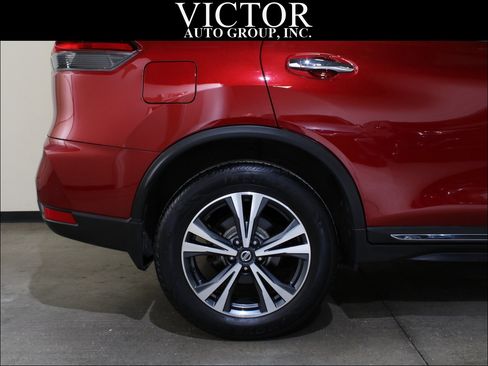 Used 2018 Nissan Rogue SL w/ Premium Package image 12