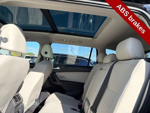 Used 2021 Volkswagen Tiguan SE image 30