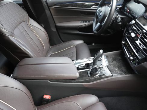 Used 2023 BMW 540i w/ Executive Package RWD image 9