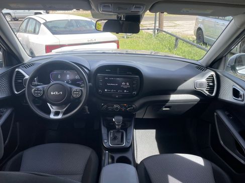 Used 2025 Kia Soul LX w/ LX Technology Package image 31