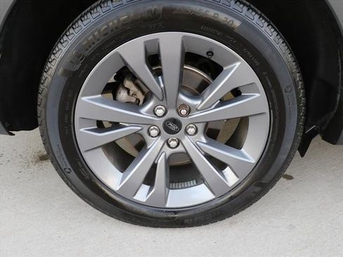 Used 2022 Ford Explorer XLT w/ Equipment Group 202A image 12