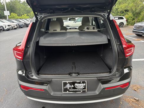 Certified 2023 Volvo XC40 B5 Plus AWD/4WD image 34