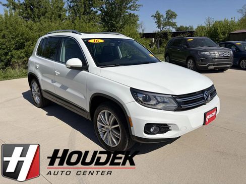 Used 2016 Volkswagen Tiguan SE AWD/4WD image 1