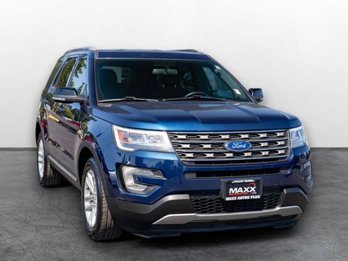 Used 2017 Ford Explorer XLT FWD image 1