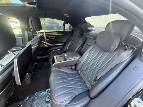 Used 2024 Mercedes-Benz S 63 AMG S w/ Carbon Fiber Exterior Package image 39