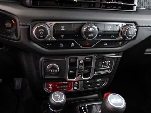 Used 2025 Jeep Wrangler Unlimited Rubicon image 20