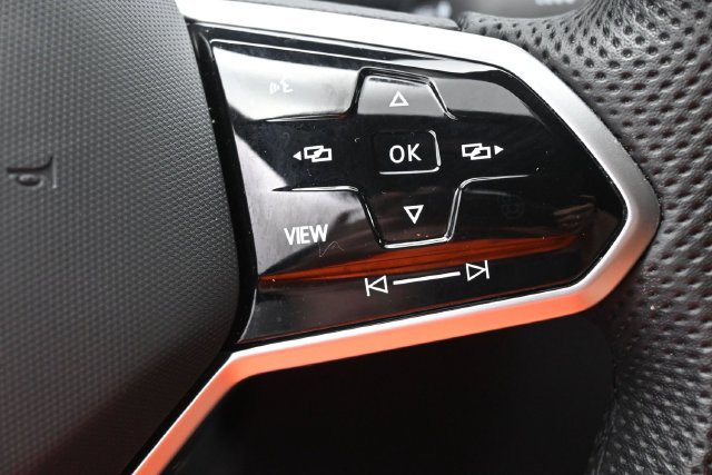 Used 2023 Volkswagen Tiguan SE R-Line FWD image 18