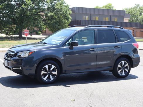 Used 2017 Subaru Forester 2.5i Limited AWD/4WD image 10