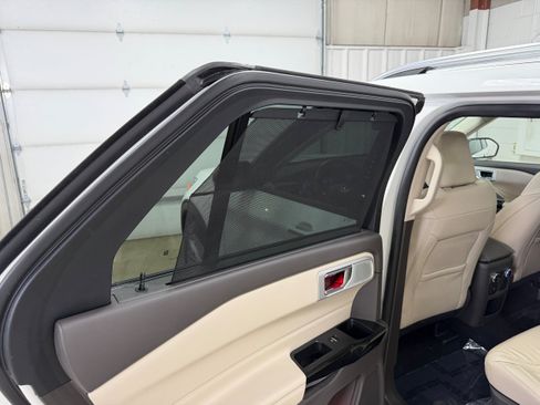 Used 2021 Ford Explorer Platinum w/ Equipment Group 601A AWD/4WD image 11