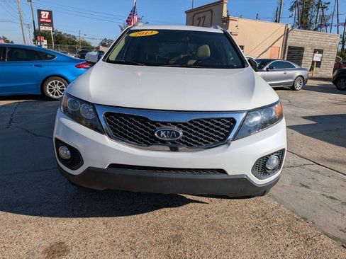 Used 2013 Kia Sorento LX w/ Convenience Pkg FWD image 2