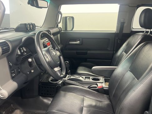 Used 2014 Toyota FJ Cruiser 4WD image 7