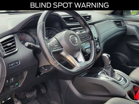 Used 2017 Nissan Rogue SV FWD image 17