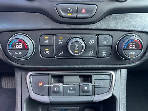 Used 2022 GMC Terrain AT4 AWD/4WD image 30