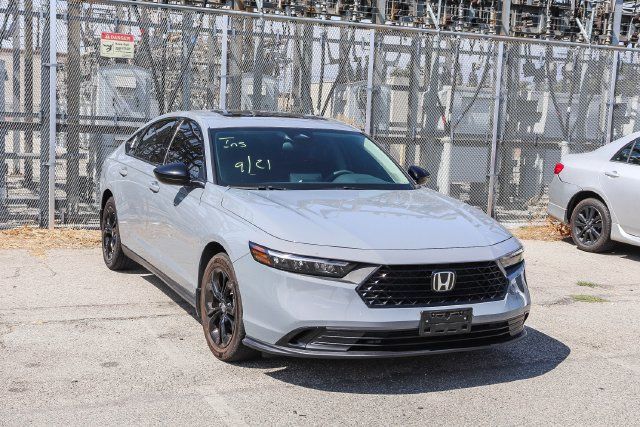 Used 2025 Honda Accord SE image 1