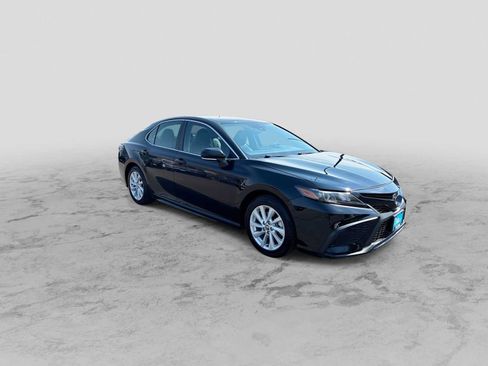 Used 2024 Toyota Camry SE FWD image 2