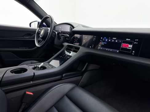Used 2022 Porsche Taycan RWD image 7