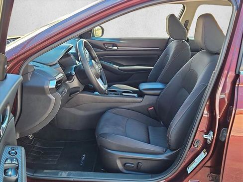 Used 2024 Nissan Altima 2.5 SV FWD image 15