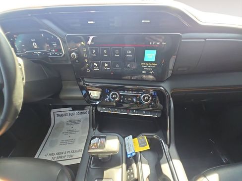 Certified 2025 GMC Sierra 1500 AT4 w/ Technology Package AWD/4WD image 11