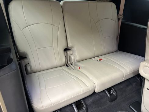 Used 2019 Buick Enclave Essence FWD image 17