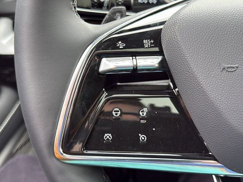 New 2026 Cadillac Optiq Luxury 2 image 15