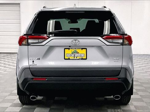 Used 2021 Toyota RAV4 XLE image 5