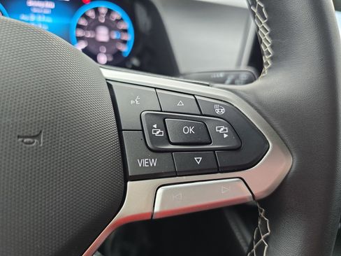 Used 2025 Volkswagen Atlas Cross Sport SE w/ Panoramic Sunroof Package FWD image 18