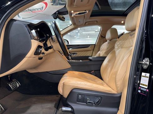 Used 2017 Bentley Bentayga image 42