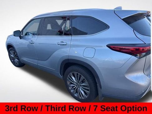 Used 2020 Toyota Highlander Platinum image 2