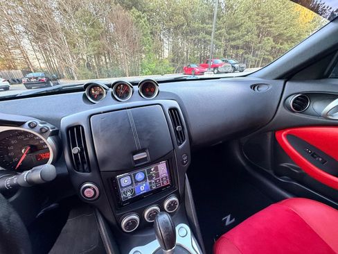 Used 2011 Nissan 370Z Touring w/ Sport Pkg RWD image 16