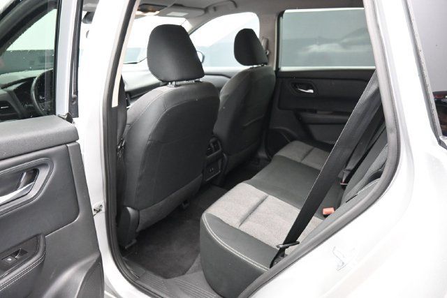 Used 2024 Nissan Rogue SV FWD image 12