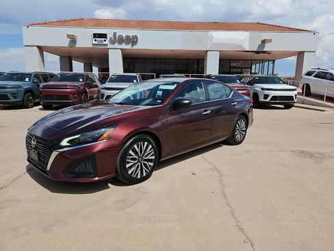 Used 2024 Nissan Altima 2.5 SV FWD image 1